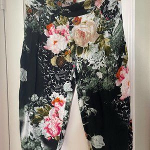 Floral harum cropped pants